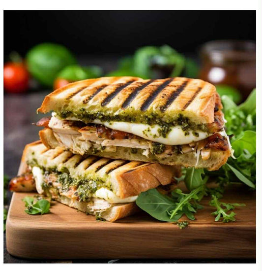 Monique a Perdu la Tête -Panini au poulet, pesto et fromage mozzarella- Bokkitta